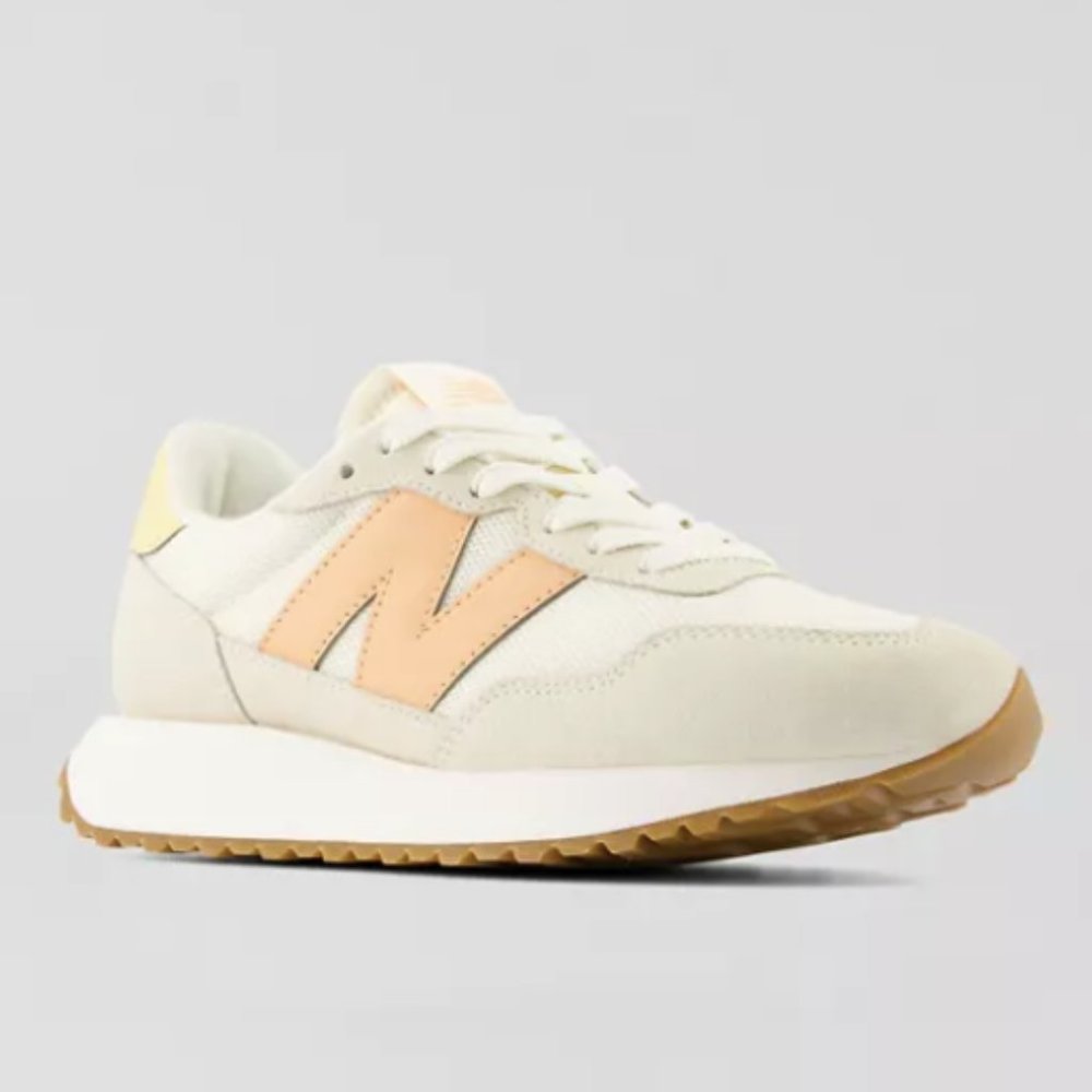 New Balance Women's 237 Retro Runner Sneakers Angora & Peach Color BRAND NEW - Picture 2 of 4